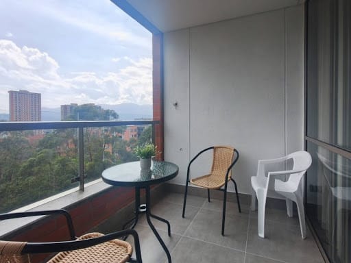 Apartamento de 2 alcobas en venta en El Poblado, Medellín, 91 m² · foto 11 de 15
