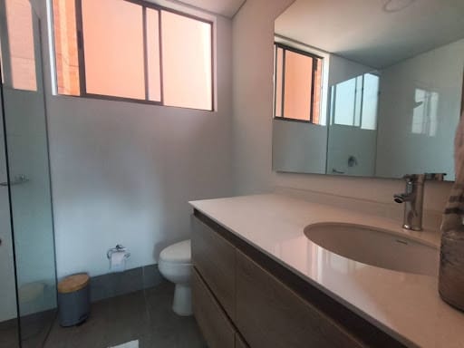 Apartamento de 2 alcobas en venta en El Poblado, Medellín, 91 m² · foto 13 de 15