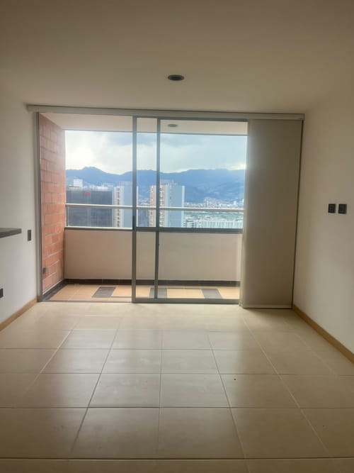 Apartamento de 3 alcobas en arriendo en El Poblado, Medellín, 96 m² · foto 6 de 15