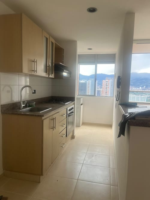 Apartamento de 3 alcobas en arriendo en El Poblado, Medellín, 96 m² · foto 7 de 15