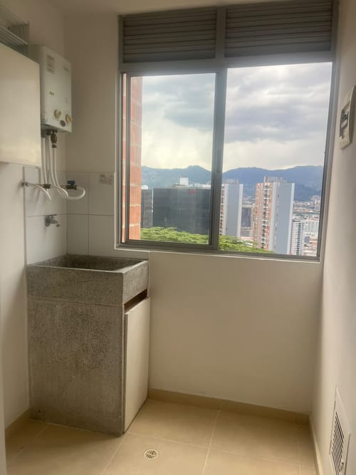 Apartamento de 3 alcobas en arriendo en El Poblado, Medellín, 96 m² · foto 13 de 15