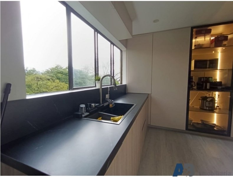 Apartamento en arriendo en El Poblado, Medellín · foto 4 de 14