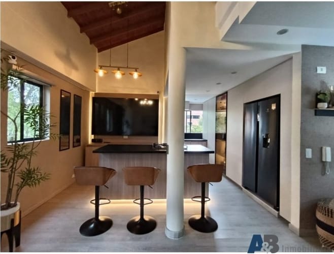 Apartamento de 4 alcobas en venta en El Diamante No. 2, Medellín, 105 m² · foto 2 de 14