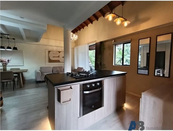 Apartamento de 4 alcobas en venta en El Diamante No. 2, Medellín, 105 m² · foto 3 de 14
