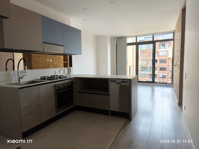 Apartaestudio en venta en Chicó Navarra, Bogotá, 61 m² · foto 2 de 24