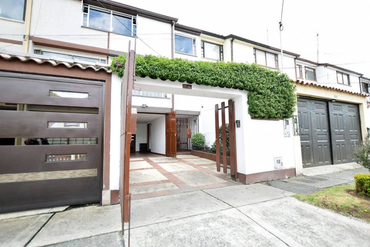 Casa en venta en Cedritos, Bogotá · foto 2 de 24