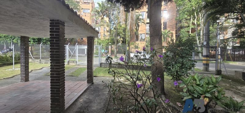 Casa de 10 alcobas en venta en Señorial, Envigado, 1650 m² · foto 4 de 21