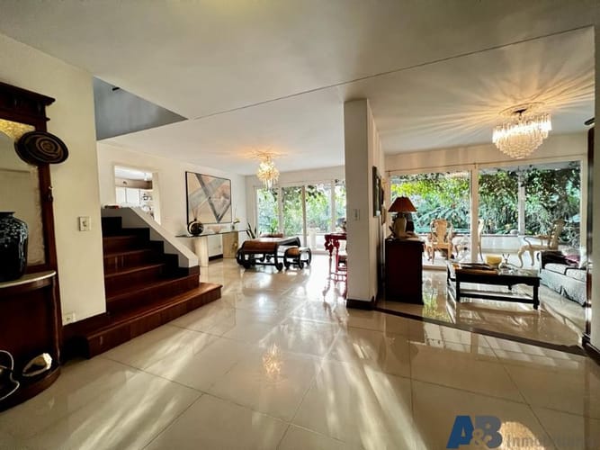 Casa de 5 alcobas en arriendo en La Aguacatala, Medellín, 500 m² · foto 3 de 15