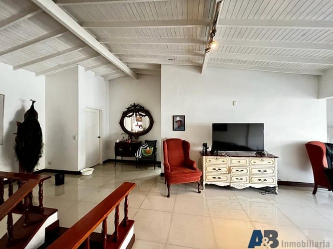 Casa de 5 alcobas en arriendo en La Aguacatala, Medellín, 500 m² · foto 10 de 15