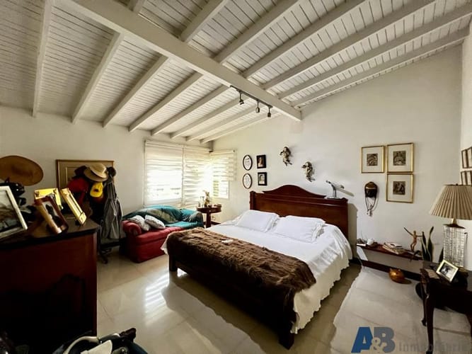 Casa de 5 alcobas en arriendo en La Aguacatala, Medellín, 500 m² · foto 13 de 15