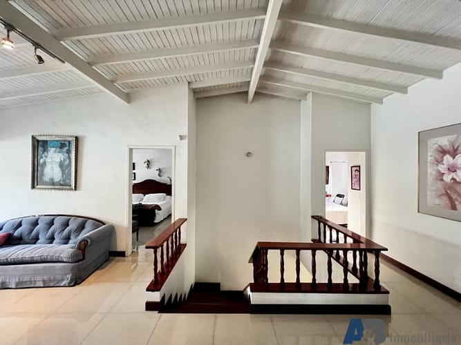Casa de 5 alcobas en venta en La Aguacatala, Medellín, 500 m² · foto 9 de 15