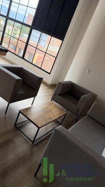 Oficina en arriendo en Los Colores, Medellín, 144 m² · foto 3 de 5