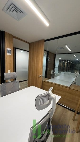 Oficina en arriendo en Los Colores, Medellín, 144 m² · foto 5 de 5