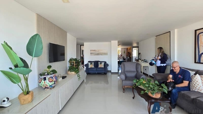 Apartamento de 3 alcobas en venta en Las Acacias, Medellín, 124 m² · foto 2 de 24