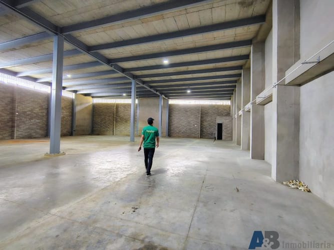 Bodega en arriendo en El Convento, Copacabana, 743 m² · foto 4 de 13