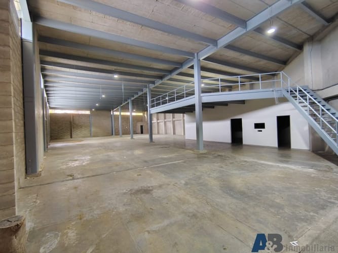 Bodega en venta en El Convento, Copacabana, 743 m² · foto 9 de 13