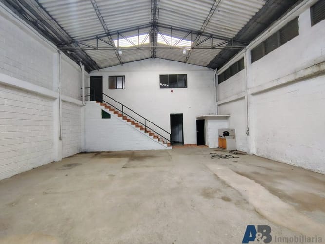 Bodega en venta en La Independencia, Itagüí, 330 m² · foto 4 de 14