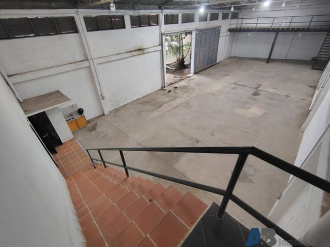 Bodega en venta en La Independencia, Itagüí, 330 m² · foto 5 de 14