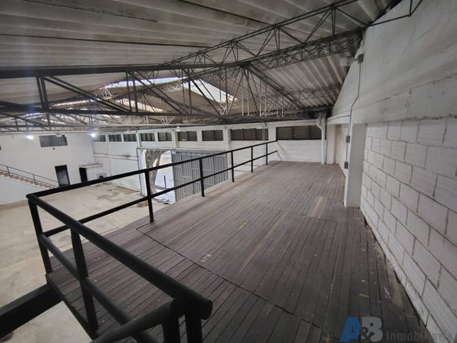 Bodega en venta en La Independencia, Itagüí, 330 m² · foto 6 de 14