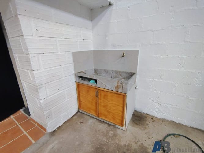 Bodega en venta en La Independencia, Itagüí, 330 m² · foto 7 de 14