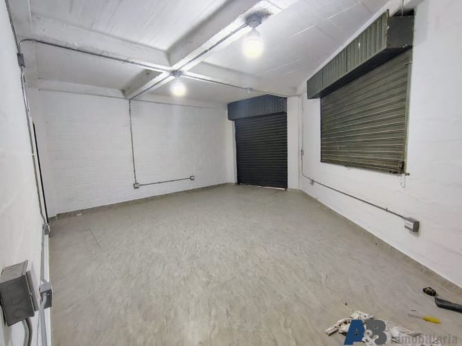 Bodega en venta en La Independencia, Itagüí, 330 m² · foto 9 de 14