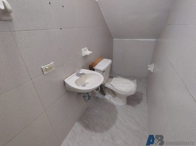 Bodega en venta en La Independencia, Itagüí, 330 m² · foto 13 de 14