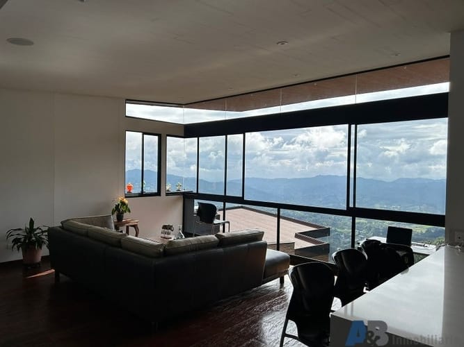 Apartamento de 2 alcobas en venta en Los Salados, El Retiro, 130 m² · foto 3 de 19