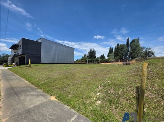Lote en venta en La Mosquita, Guarne, 2345 m² · foto 2 de 5