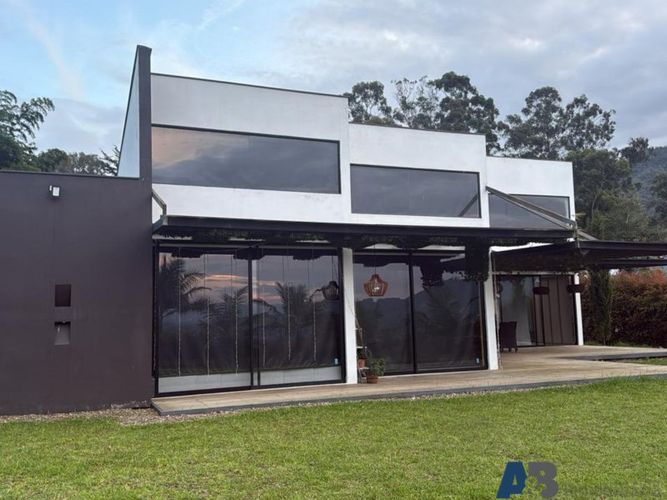 Casa de 3 alcobas en venta en El Cerro, El Carmen de Viboral · foto 13 de 15
