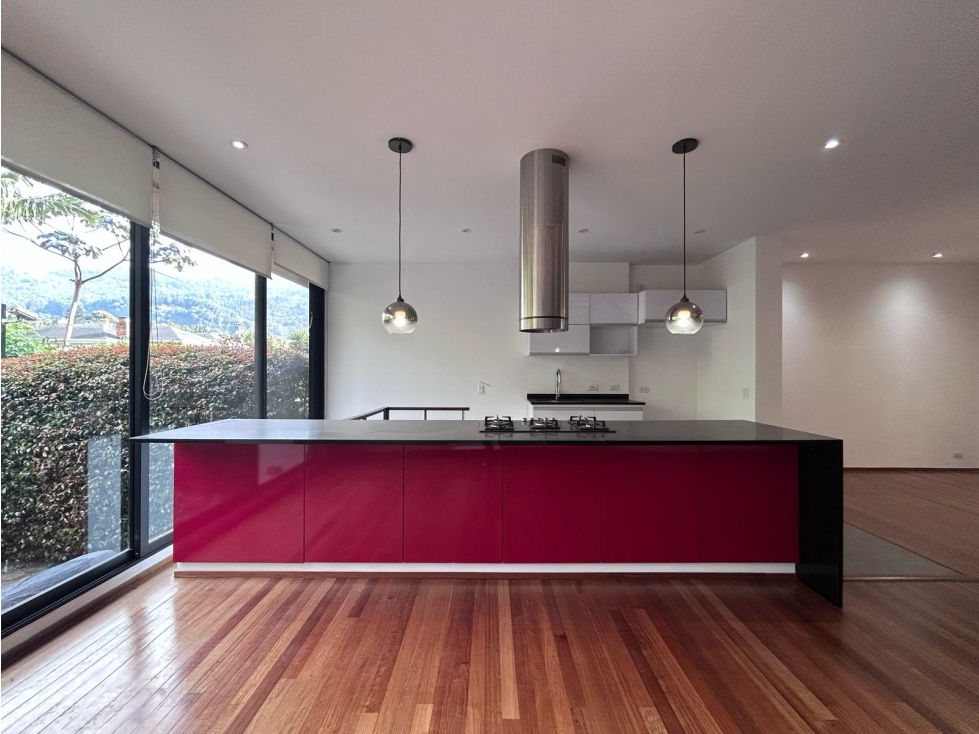 Casa en venta en Santa Barbara, Bogotá · foto 2 de 24