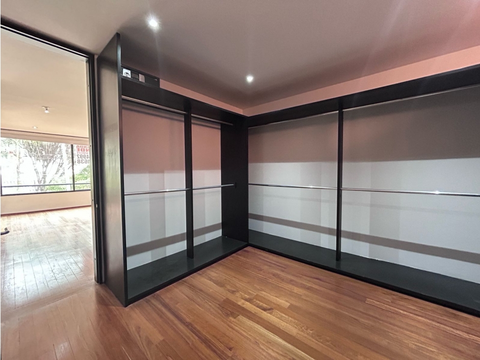 Casa en venta en Santa Barbara, Bogotá · foto 7 de 24