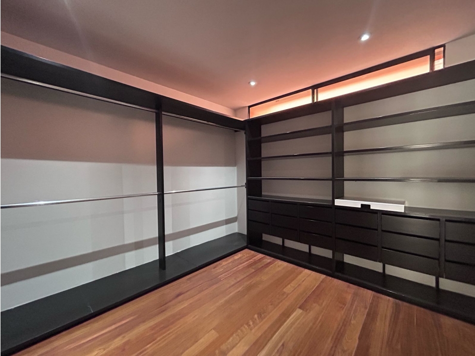 Casa en venta en Santa Barbara, Bogotá · foto 8 de 24