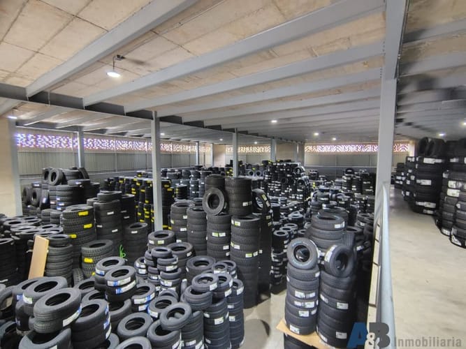Bodega en arriendo en El Convento, Copacabana, 1110 m² · foto 3 de 8