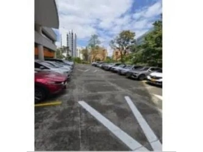 Local en venta en El Poblado, Medellín, 278 m² · foto 4 de 9