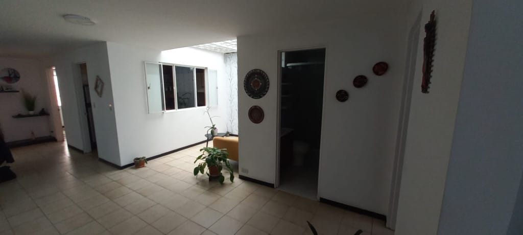 Casa de 7 alcobas en venta en Ciudad Jardin Norte, Bogotá, 263 m² · foto 9 de 23