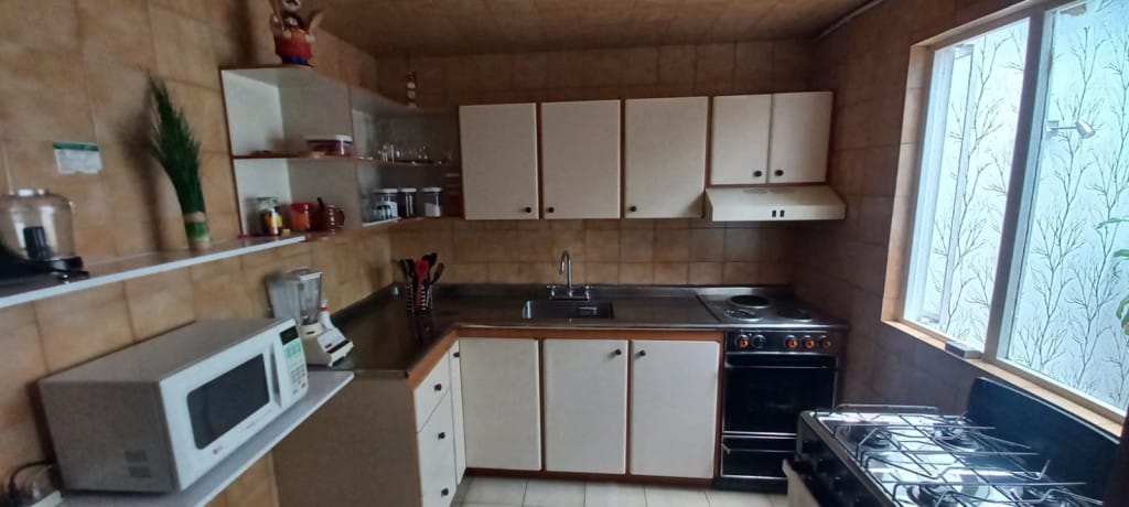Casa de 7 alcobas en venta en Ciudad Jardin Norte, Bogotá, 263 m² · foto 11 de 23