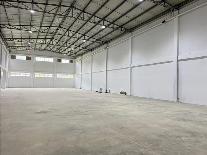 Bodega en arriendo en La Tablaza, La Estrella, 2200 m² · foto 2 de 11