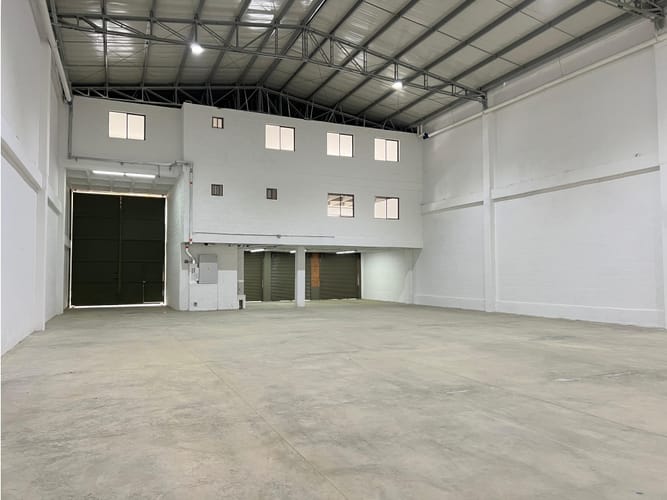 Bodega en arriendo en La Tablaza, La Estrella, 2200 m² · foto 4 de 11