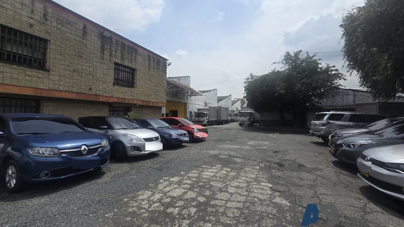 Bodega en venta en El Poblado, Medellín · foto 2 de 13
