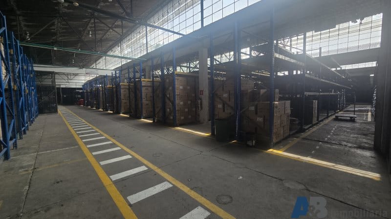 Bodega en venta en El Poblado, Medellín · foto 3 de 13