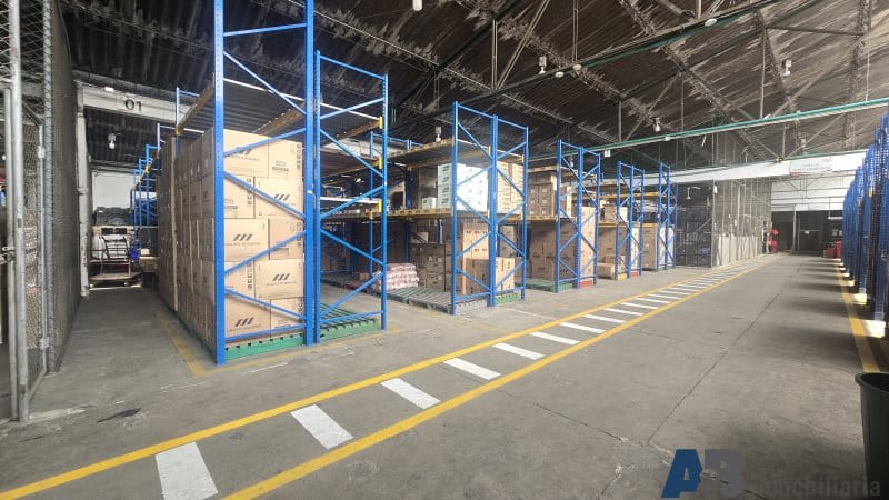 Bodega en venta en El Poblado, Medellín · foto 7 de 13