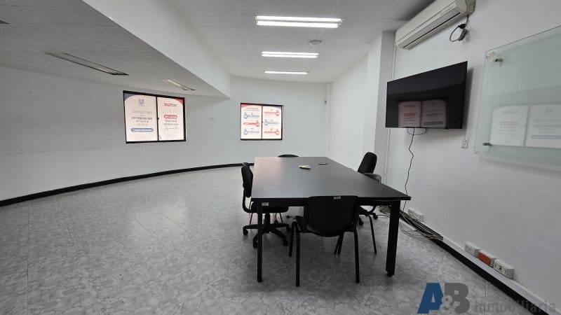 Bodega en venta en El Poblado, Medellín · foto 8 de 13