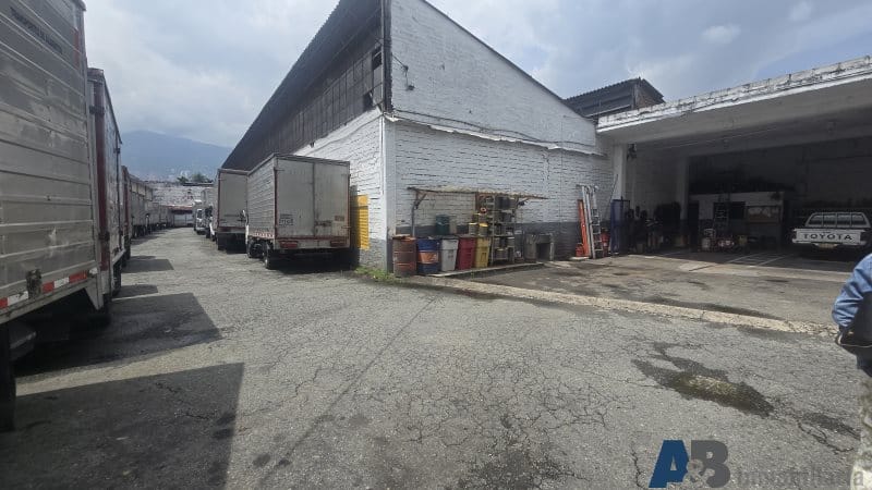 Bodega en venta en El Poblado, Medellín · foto 11 de 13