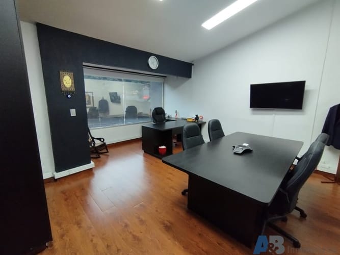 Casa de 7 alcobas en venta en Las Lomas, Medellín, 420 m² · foto 9 de 23