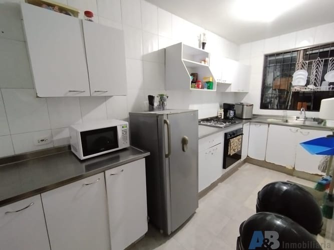 Casa de 7 alcobas en venta en Las Lomas, Medellín, 420 m² · foto 15 de 23