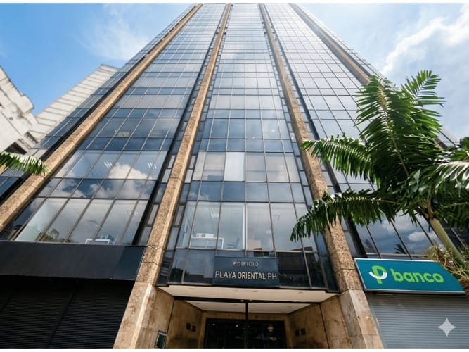 Oficina en venta en La Candelaria, Medellín, 691 m² · foto 2 de 13