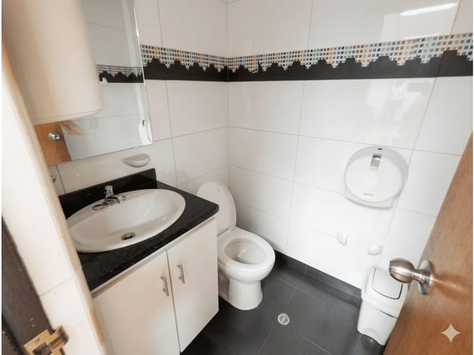 Oficina en venta en La Candelaria, Medellín, 691 m² · foto 7 de 13