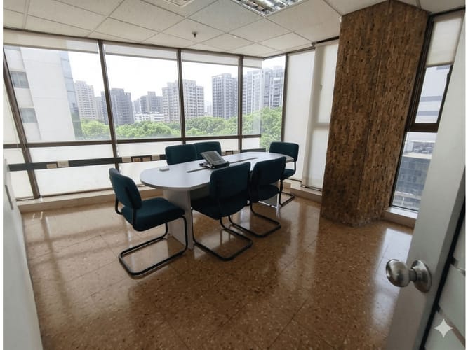Oficina en venta en La Candelaria, Medellín, 691 m² · foto 12 de 13