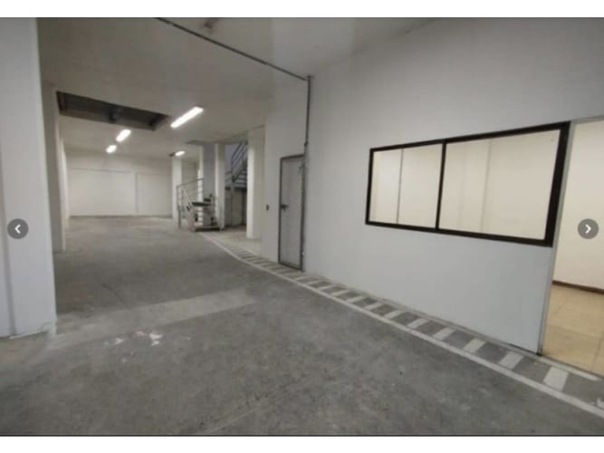 Bodega en arriendo en Perpetuo Socorro, Medellín, 350 m² · foto 3 de 14