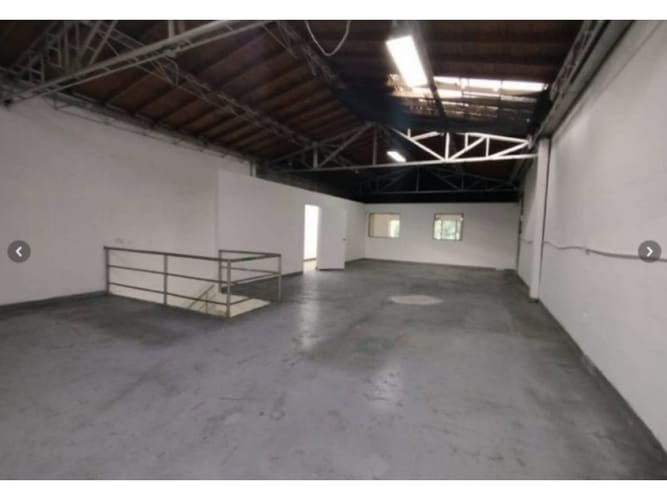 Bodega en arriendo en Perpetuo Socorro, Medellín, 350 m² · foto 7 de 14